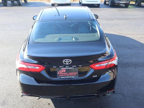 Used 2019 Toyota Camry SE image 7