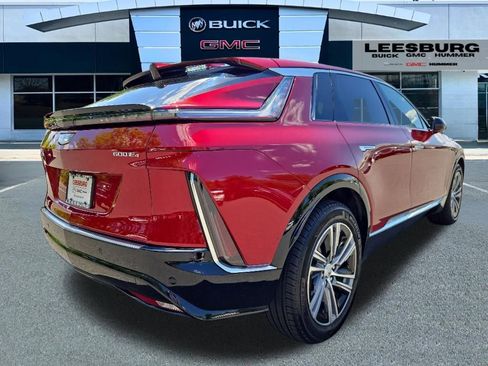 Used 2024 Cadillac Lyriq Luxury AWD/4WD image 7