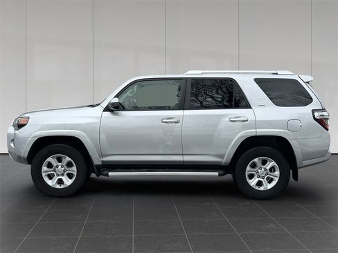 Used 2017 Toyota 4Runner SR5 image 2