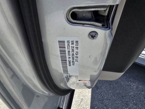 Used 2024 Chrysler Pacifica Touring-L FWD image 34