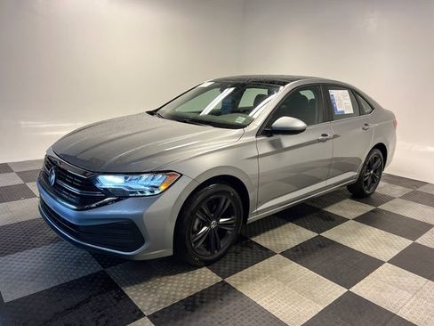 Certified 2024 Volkswagen Jetta SE FWD image 3