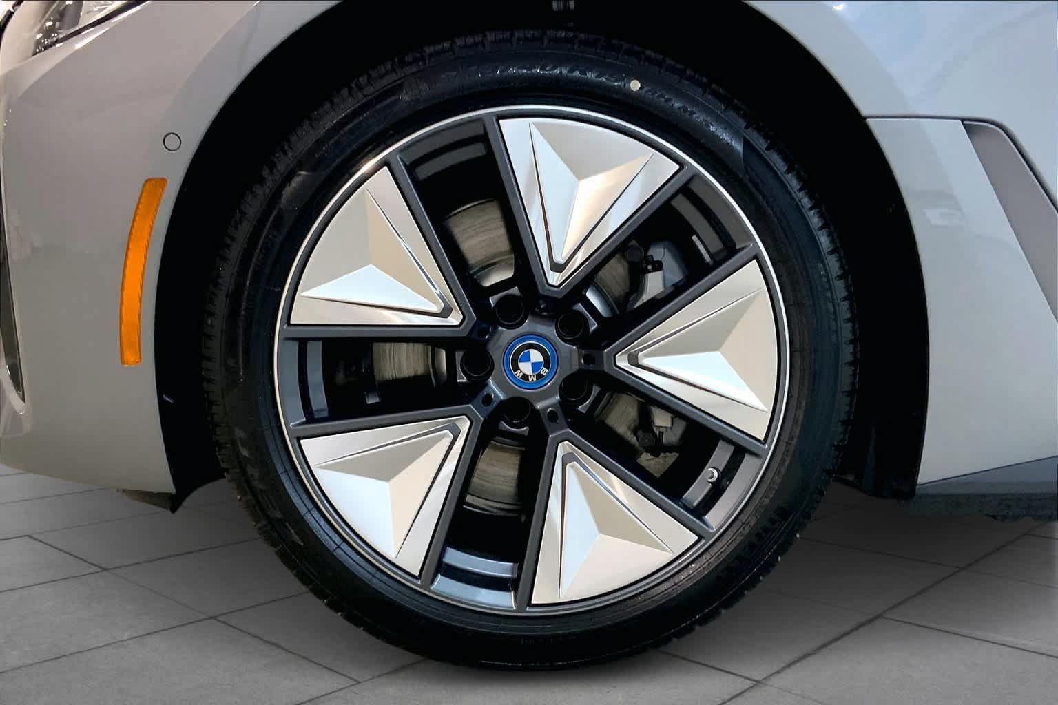 Used 2024 BMW i4 eDrive35 w/ Premium Package RWD image 11