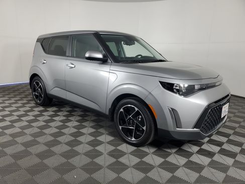 Used 2023 Kia Soul EX image 2
