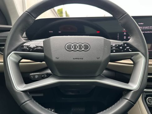 Used 2025 Audi Q5 Premium w/ Convenience Package AWD/4WD image 24