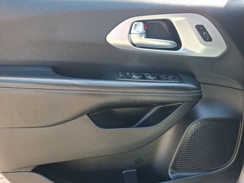 Certified 2020 Chrysler Pacifica Touring-L w/ Advanced Safetytec Group FWD image 13