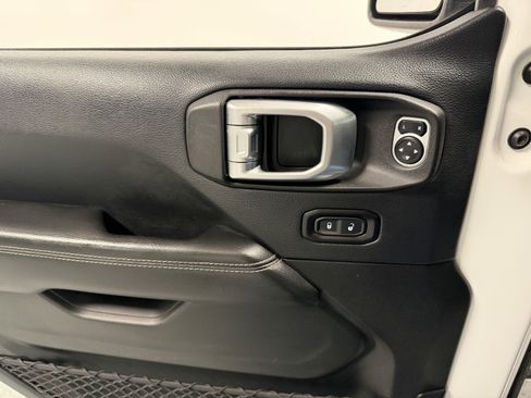 Used 2018 Jeep Wrangler Unlimited Sahara w/ Dual Top Group image 16