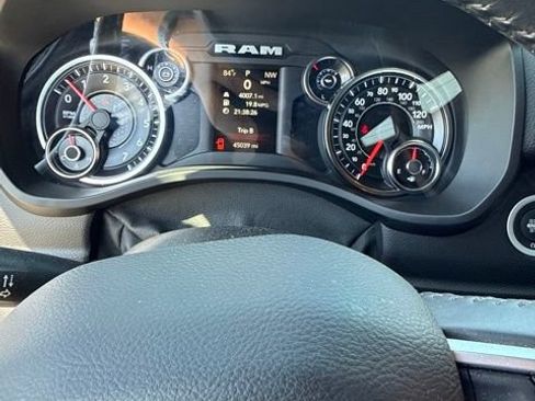 Used 2019 RAM 1500 Big Horn RWD image 3