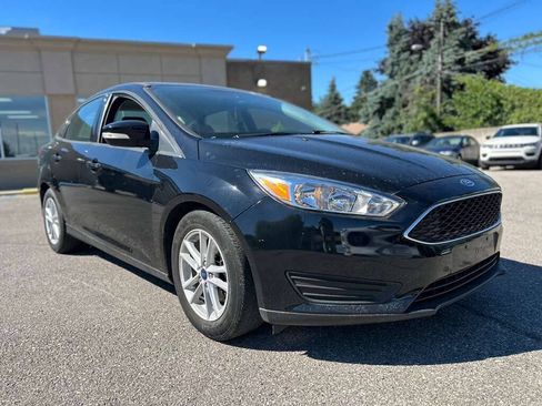 Used 2017 Ford Focus SE FWD image 3