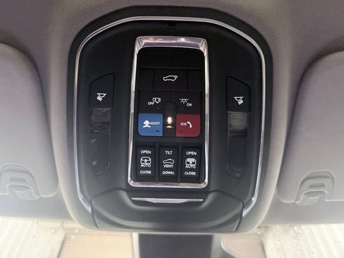 Used 2024 Jeep Wagoneer L 4WD w/ Premium Group I image 22