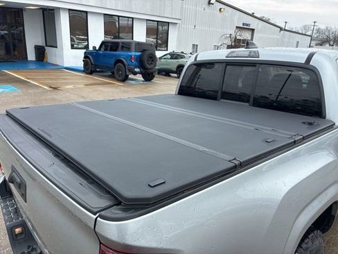 Used 2022 Toyota Tacoma SR image 7