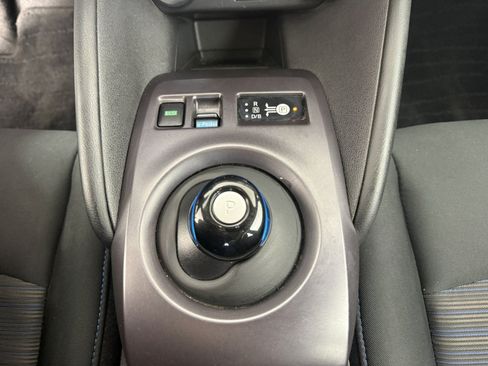 Used 2025 Nissan Leaf S FWD image 19