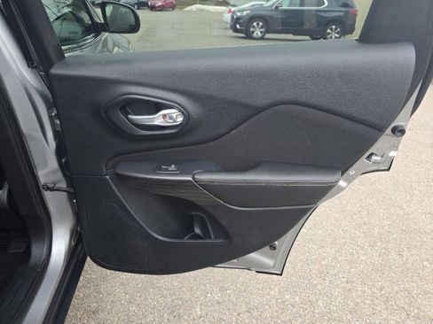 Used 2016 Jeep Cherokee Latitude w/ Cold Weather Group image 42