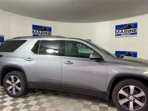 Used 2023 Chevrolet Traverse LT w/ LT Premium Package image 3