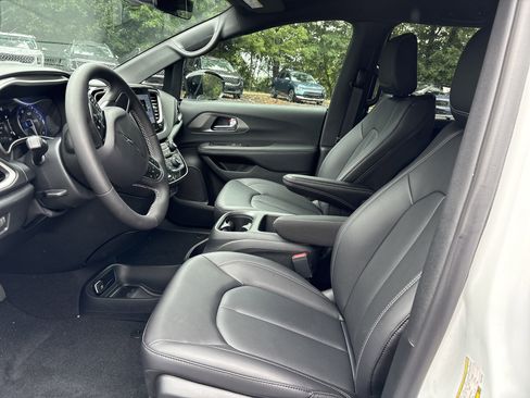 New 2026 Chrysler Voyager LX image 16