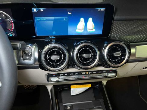 Certified 2025 Mercedes-Benz GLB 250 4MATIC image 28