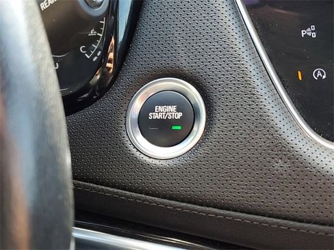 Certified 2022 Cadillac XT5 Premium Luxury w/ Technology Package image 17