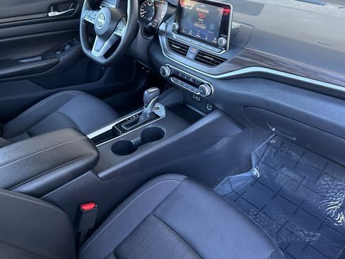Used 2025 Nissan Altima 2.5 SV FWD image 15