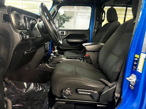 Used 2021 Jeep Gladiator Sport image 10