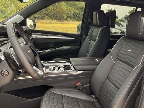 New 2026 Cadillac Escalade V w/ LPO, ONYX Package AWD/4WD image 21