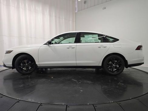 Used 2025 Honda Accord SE image 2