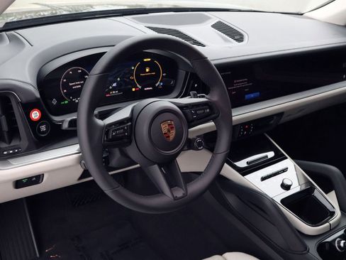 New 2026 Porsche Cayenne image 4