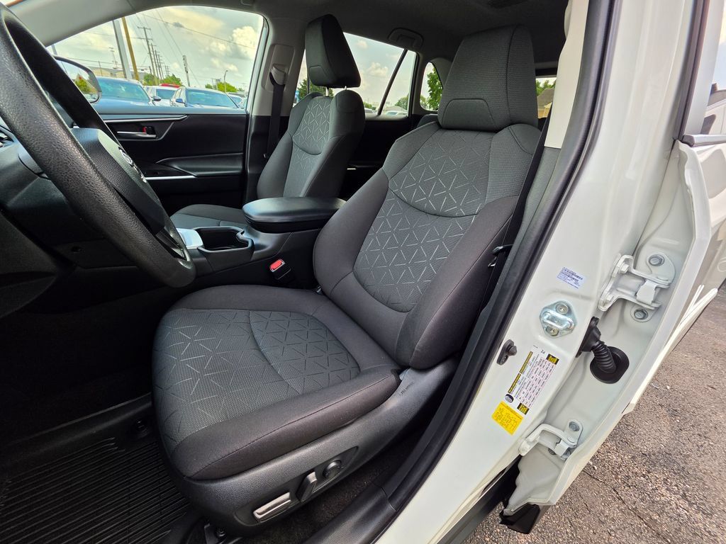 Used 2023 Toyota RAV4 XLE FWD image 2