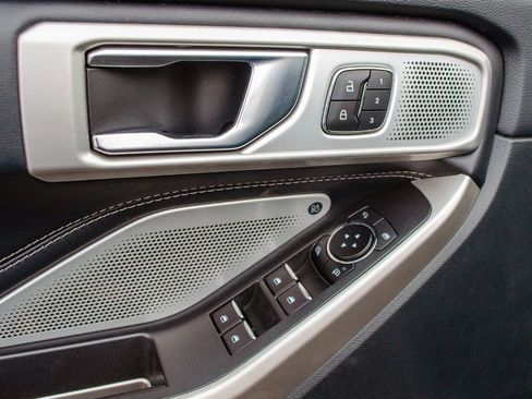 Used 2023 Ford Explorer Limited image 30