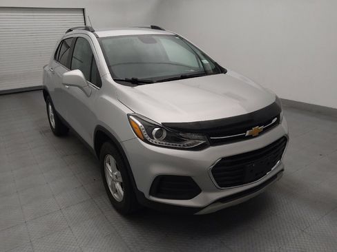 Used 2020 Chevrolet Trax LT w/ LT Convenience Package AWD/4WD image 13