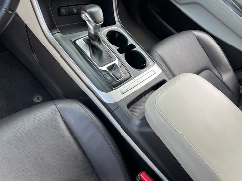 Used 2024 Kia Carnival LX FWD image 19
