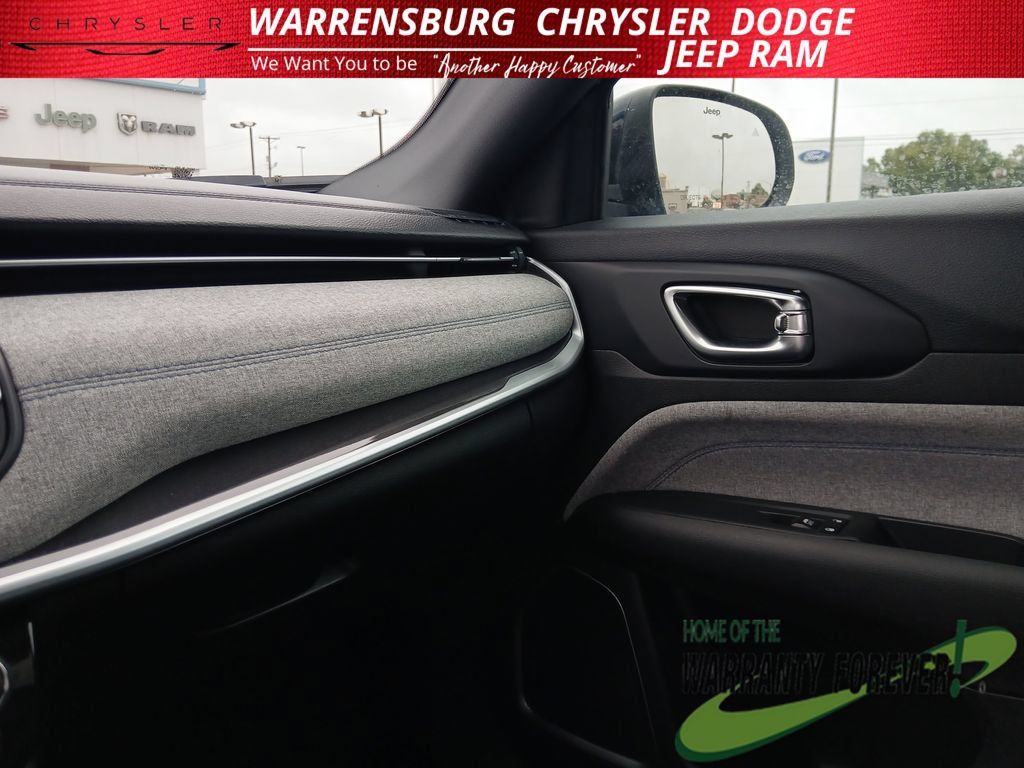 Used 2024 Jeep Compass Latitude AWD/4WD image 26