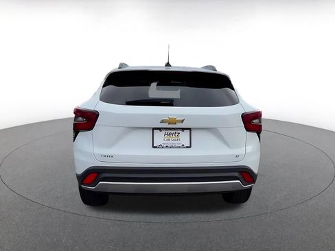 Used 2025 Chevrolet Trax LT image 12