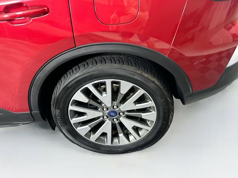 Used 2022 Ford Escape Titanium FWD image 11