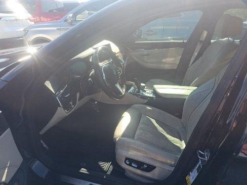 Used 2019 BMW 540i w/ M Sport Package RWD image 4