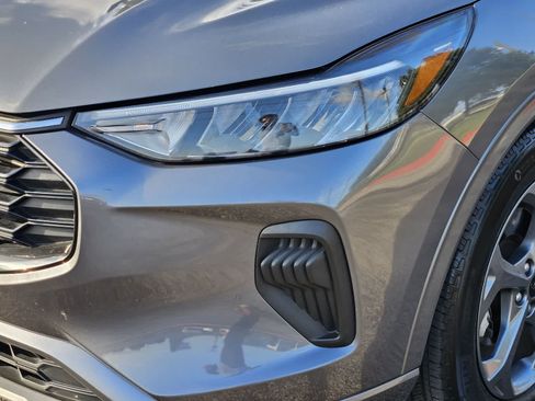 Used 2023 Ford Escape ST-Line w/ Tech Pack #1 FWD image 7