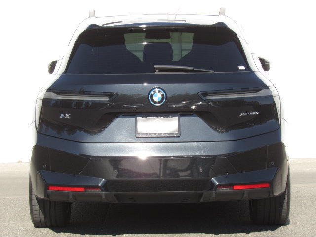 Used 2022 BMW iX xDrive50 w/ Sport Package AWD/4WD image 7