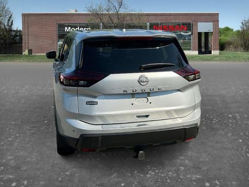 Certified 2025 Nissan Rogue SV w/ SV Premium Package FWD image 3
