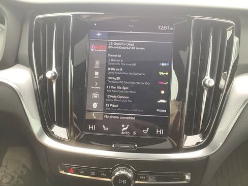 Used 2020 Volvo S60 T6 Momentum image 22