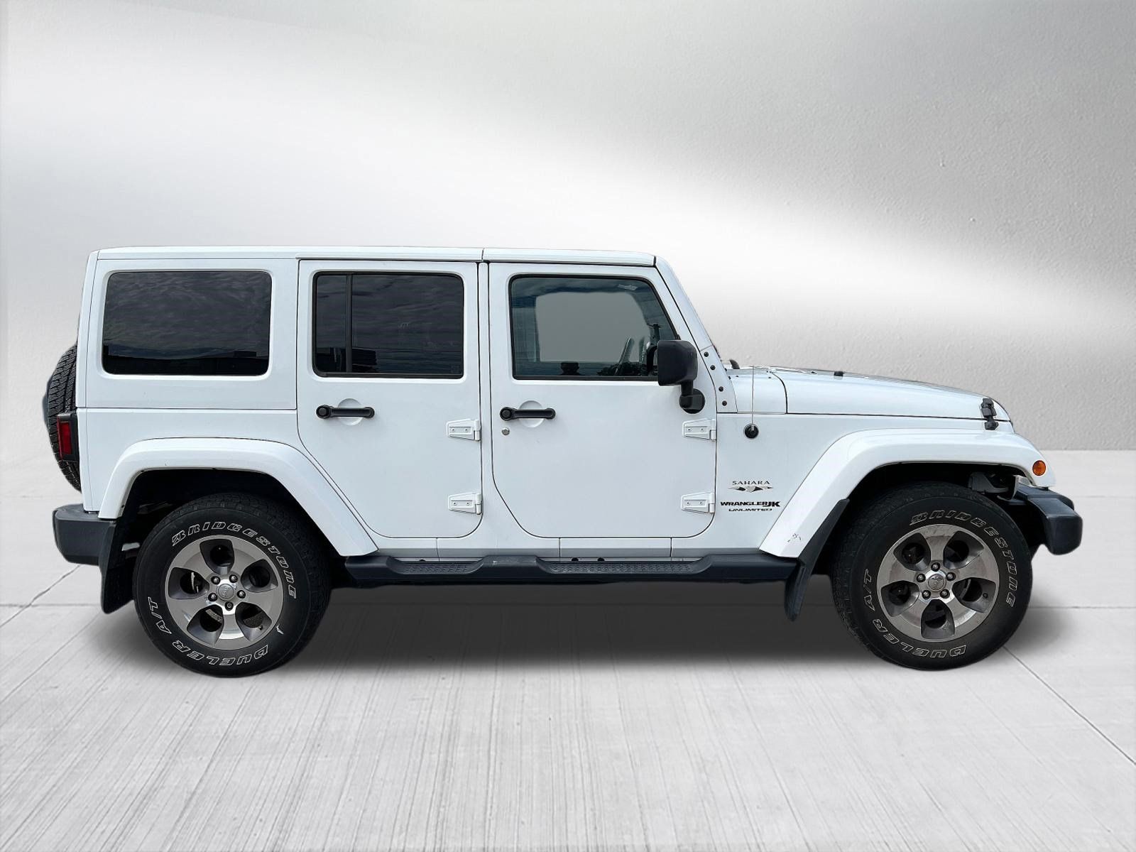Used 2018 Jeep Wrangler Unlimited Sahara AWD/4WD image 5