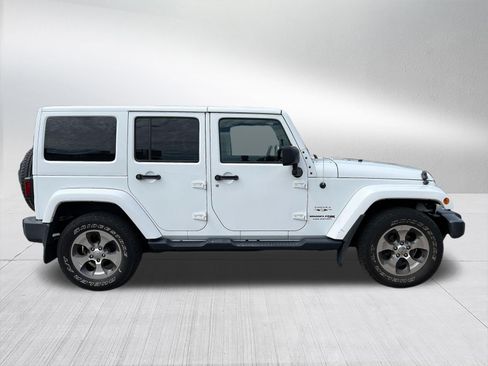 Used 2018 Jeep Wrangler Unlimited Sahara AWD/4WD image 5