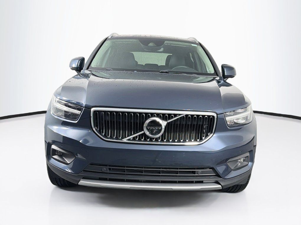 Used 2022 Volvo XC40 T5 Momentum w/ Premium Package AWD/4WD image 2