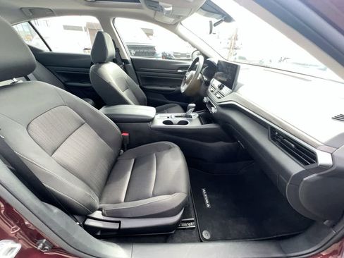 Used 2025 Nissan Altima 2.5 SV w/ SV Special Edition Package AWD/4WD image 28