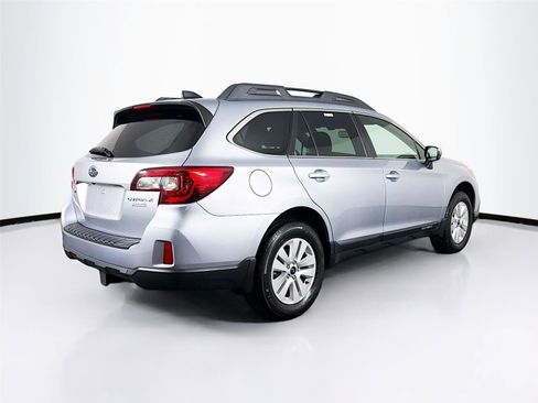 Used 2017 Subaru Outback 2.5i Premium image 7
