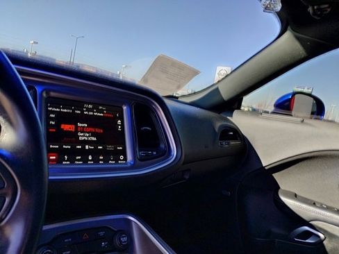 Used 2019 Dodge Challenger SXT image 13
