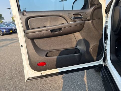 Used 2009 Chevrolet Tahoe 4WD w/ Skid Plate Package image 24