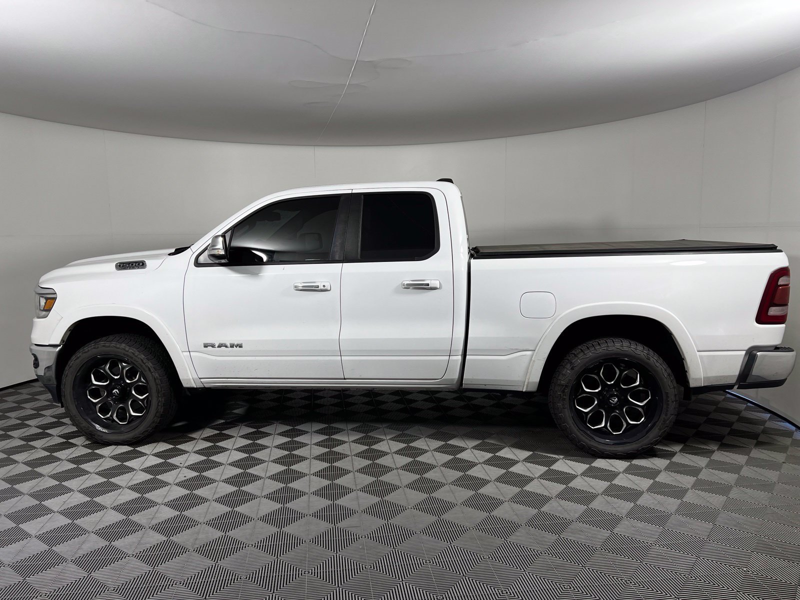 Used 2020 RAM 1500 Laramie AWD/4WD image 8