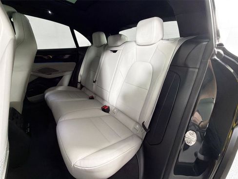 Used 2026 Porsche Macan Electric RWD image 26