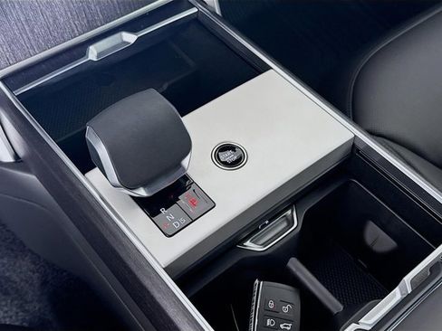 New 2026 Land Rover Range Rover Long Wheelbase SE image 19