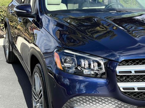 Used 2022 Mercedes-Benz GLS 450 4MATIC SUV - WARMTH & COMFORT image 60