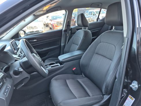 Used 2024 Nissan Altima 2.5 SV FWD image 11