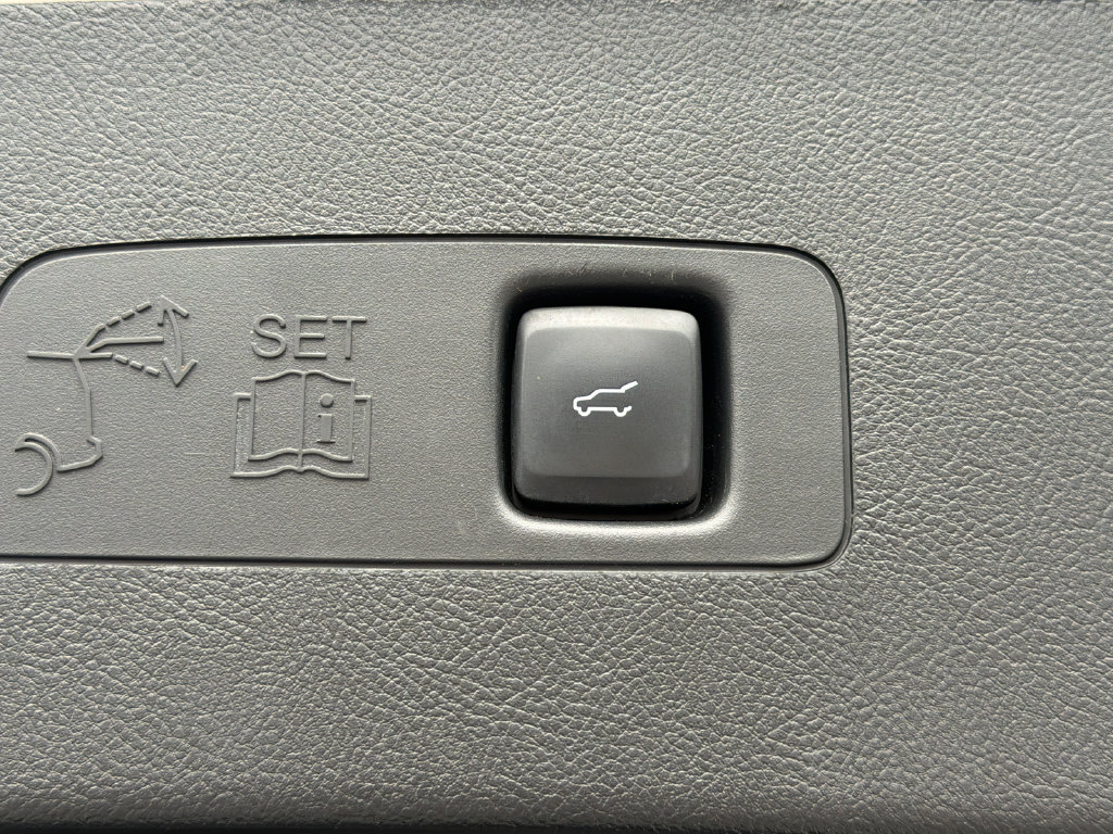 Used 2022 Lincoln Corsair Reserve w/ Luxury Package FWD image 19